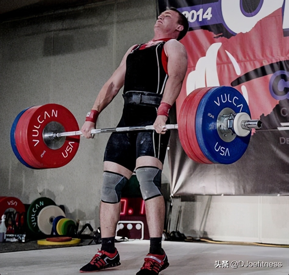 健身开始用器械练还是哑铃杠铃好,健身常见动作除了卧推还有哪种