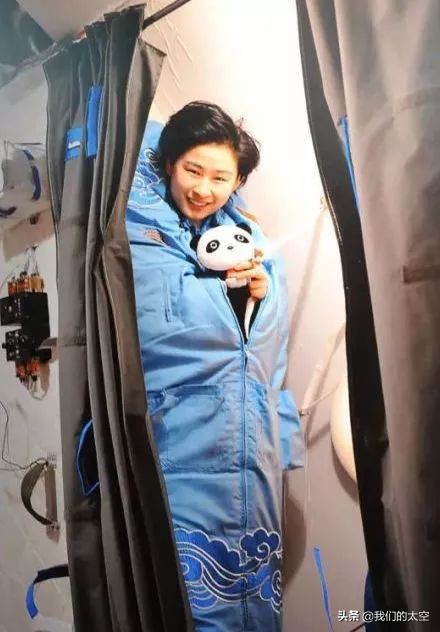 王俊凯关晓彤吴磊宋祖儿,王俊凯关晓彤吴磊签名