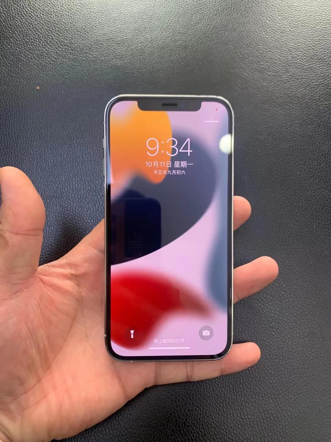 给手机贴膜的教程视频,给手机贴膜都这么轻松