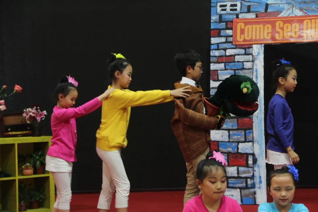 让你瑟瑟发抖地捧腹大笑/力迈中美国际学校卡文特“绿魔先生”