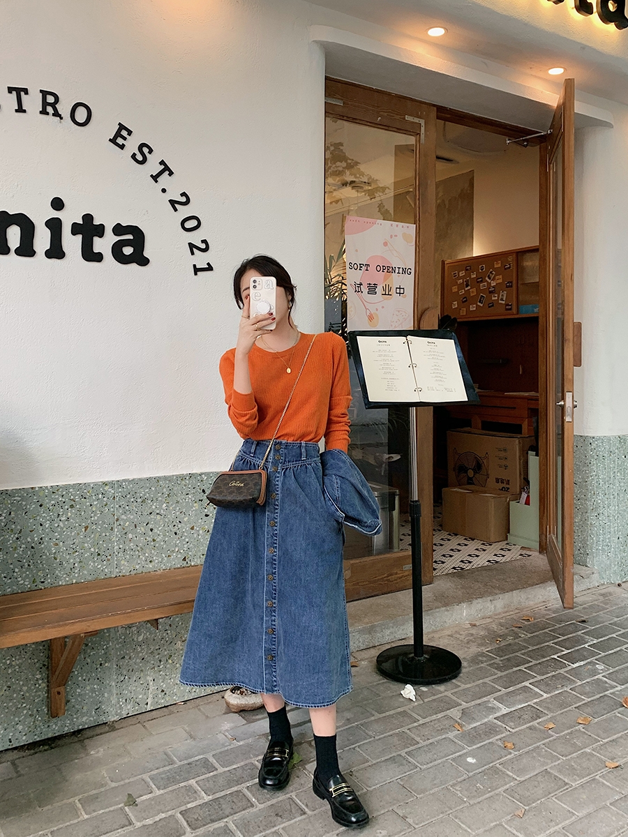 牛仔外套搭配蓝色裤子好看,牛仔外套怎么搭配裤子或裙子