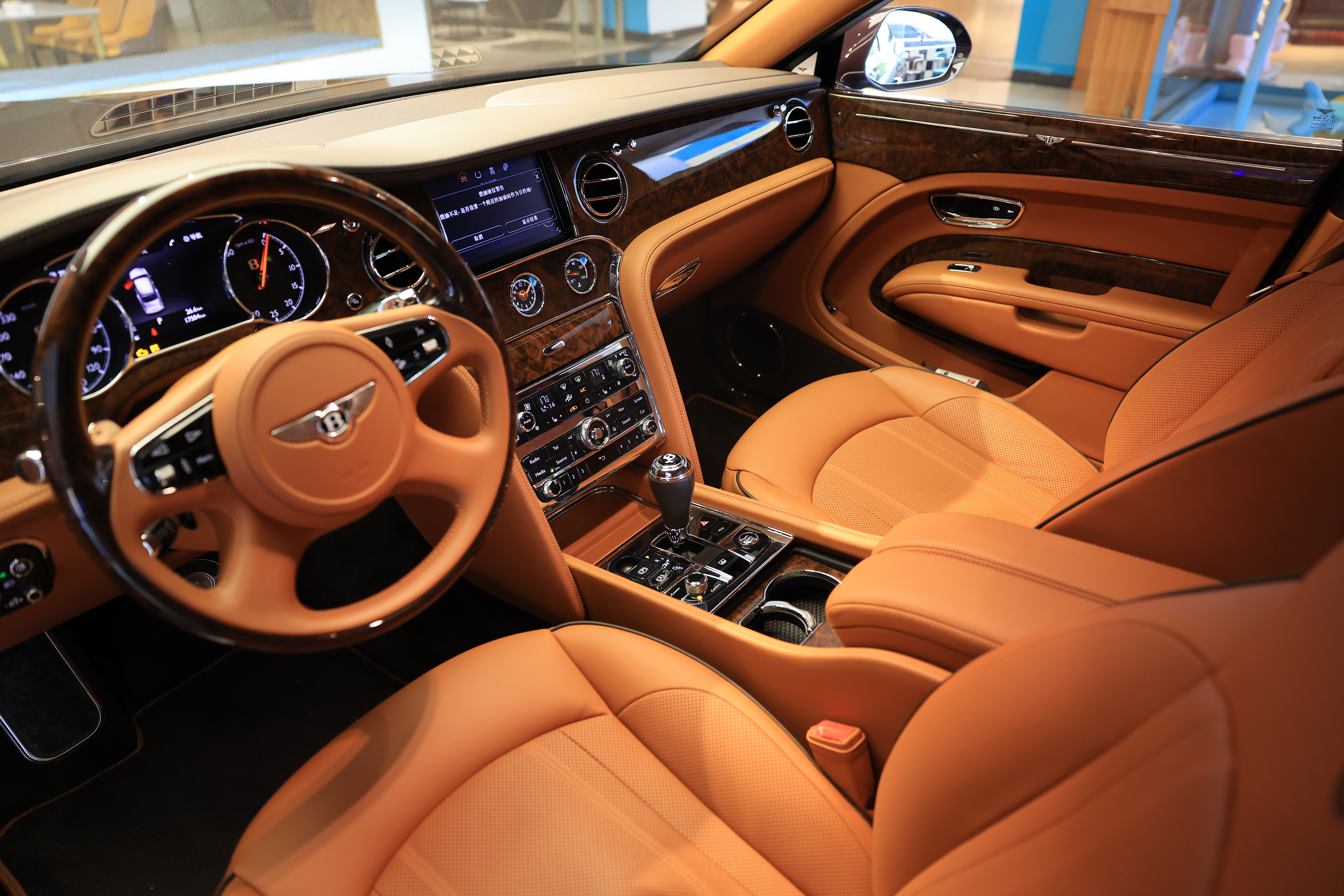 移动的“艺术品”—宾利慕尚