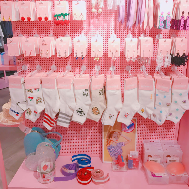 袜子上新,袜靴裙装解锁超能打的时髦组合