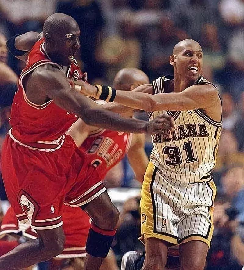 对裁判的抱怨视频,对裁判的判罚不满应该怎么办