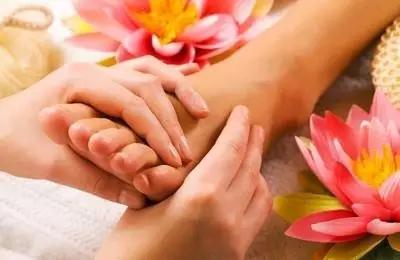 老中医神奇的拍打赶走全身疾病,身体的各个部位怎么拍打治病