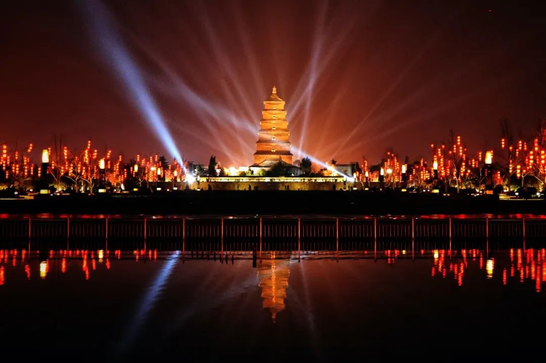 家门口的美景真的值得一游,家门口的小公园夜景太美了