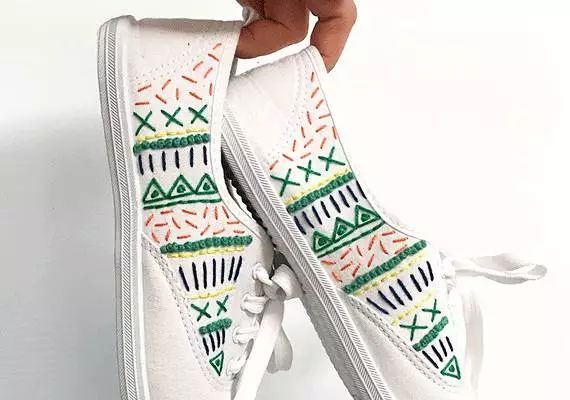 小白鞋怎么改好看,小白鞋变颜色教程