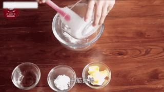 蛋黄酥手法视频,蛋黄酥换皮套路图解