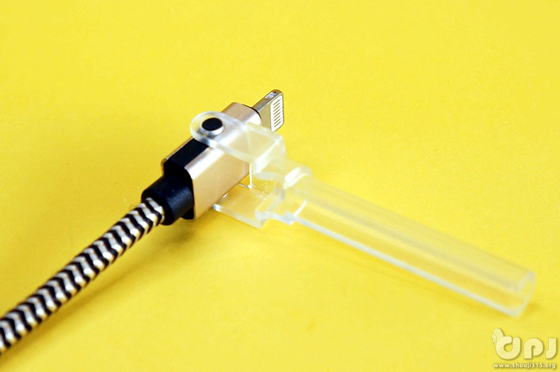 数据线有用但没有办法充电,数据线除了usb接口还有一个啥