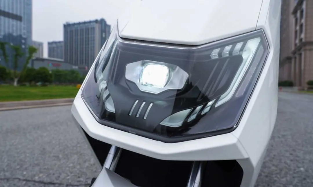 极速58km/h，为硬汉型男打造丨比德文锐舰E50评测报告