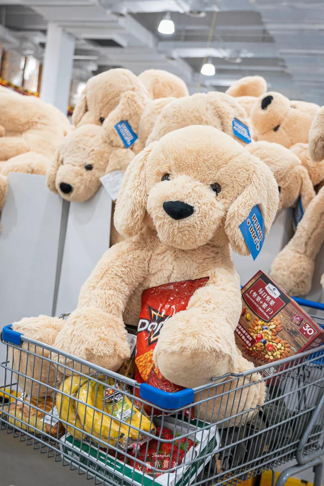 过年去超市囤货,过年没来得及买年货