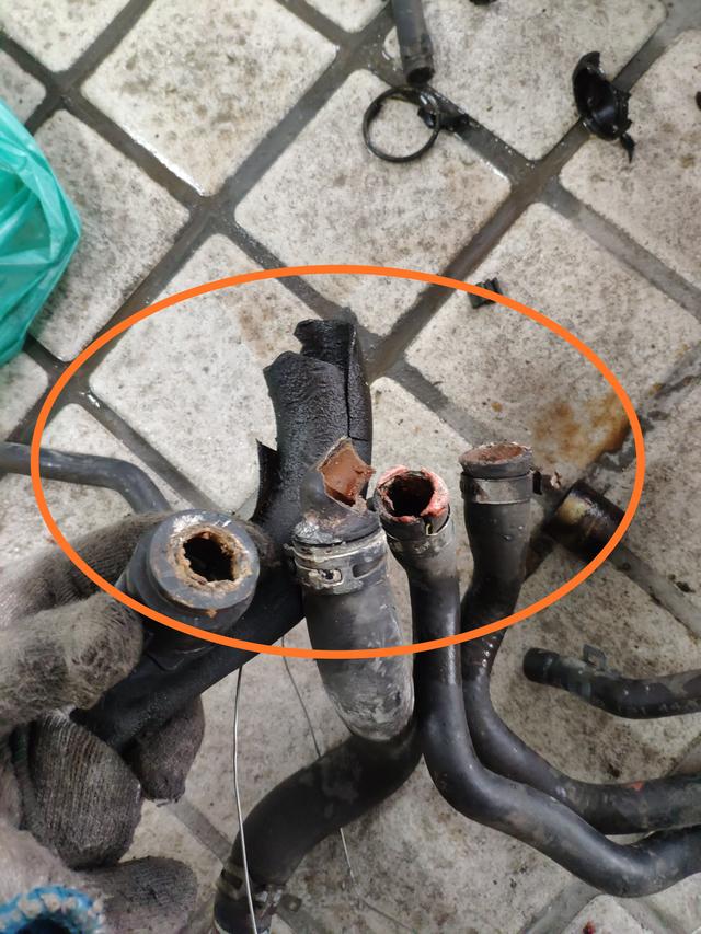 15年车龄的大众宝来水壶高温开锅,经过检查后发现一堆水管要更换