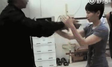 忆香江第一美少年，邵氏唯一“肉弹”男星，把艺术做成终身职业