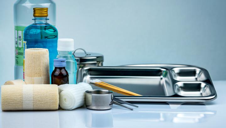 狗咬出血有什么好办法要包扎吗,狗咬狗怎么处理伤口