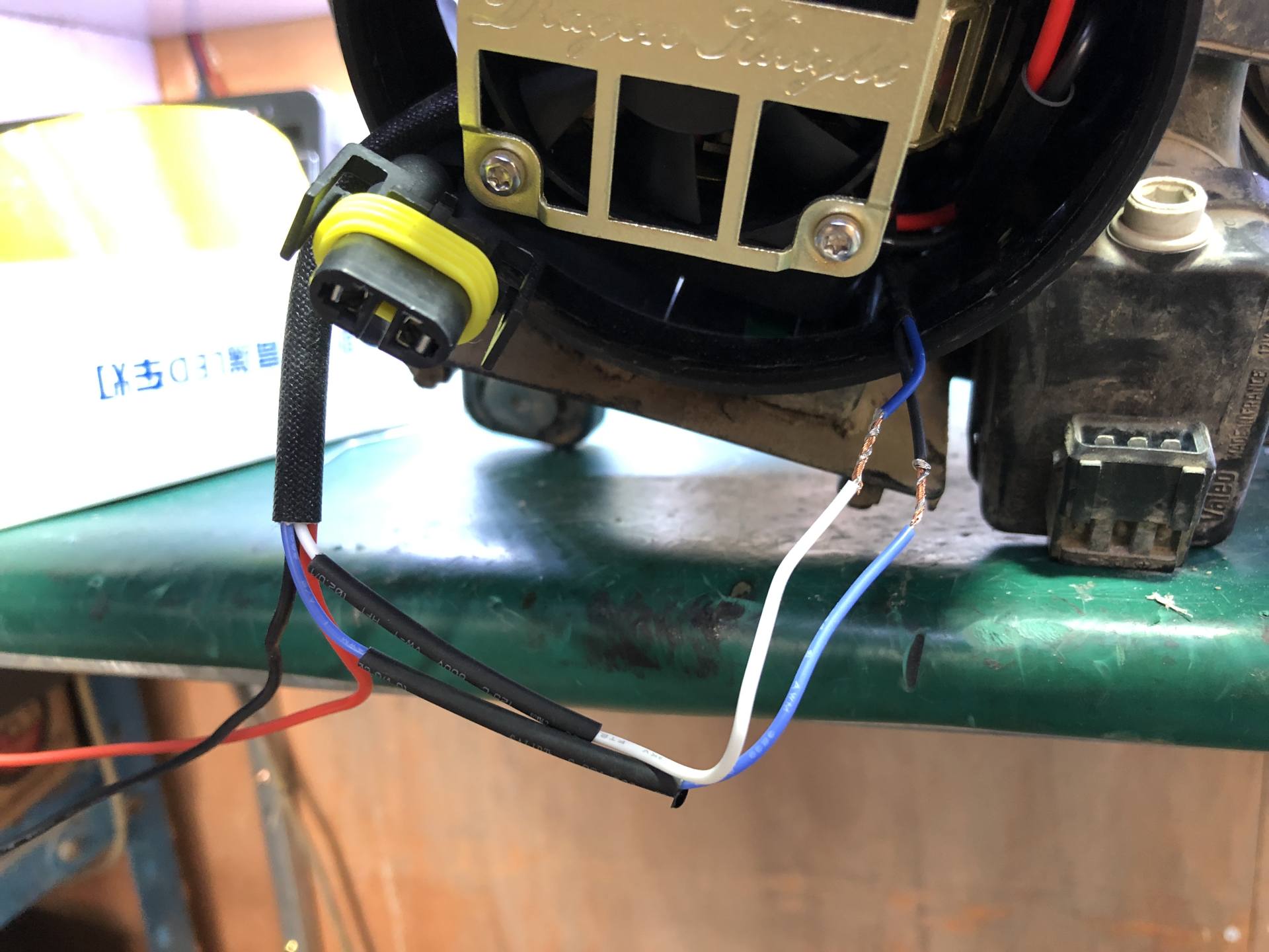 指南者改装自动大灯教程,指南者怎样自己更换车灯