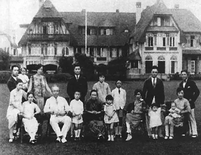 富家小姐嫁给穷后生，她婚后赚钱养家，不曾想丈夫却喜欢上了寡妇