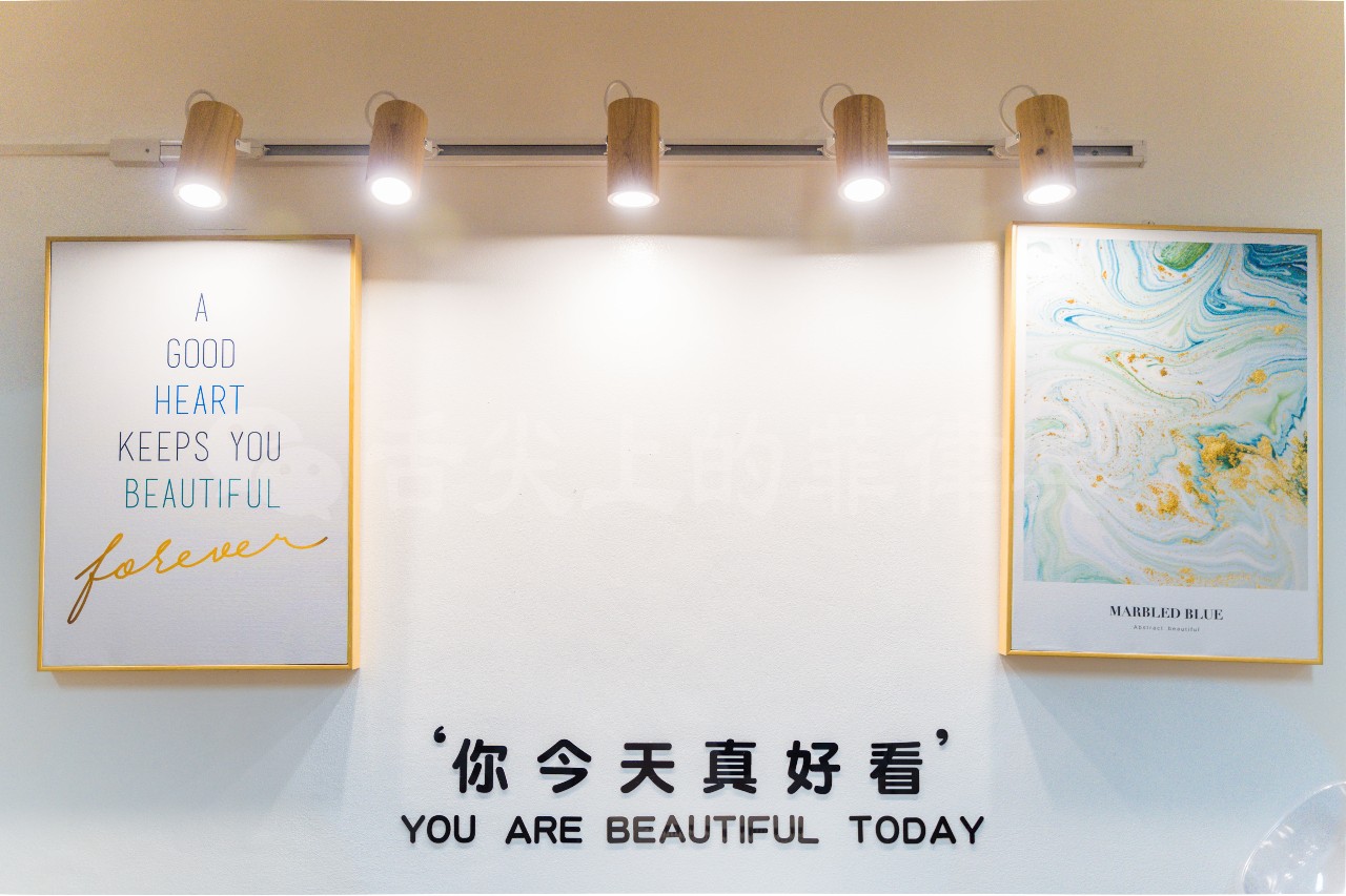 90后美女开了一家美容院,90后美女开直营店