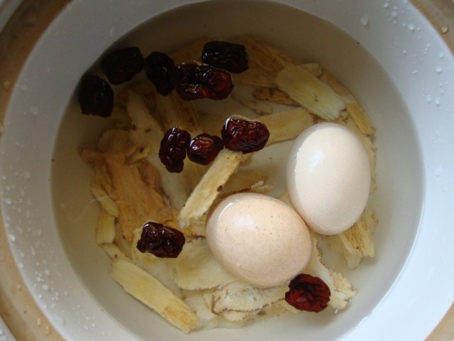 月经期量少脾气大怎么办,月经量少不来吃什么药调理