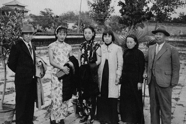 同样露脐为何有人穿成膀爷，有人穿出明星范？杨幂郑爽为你做示范