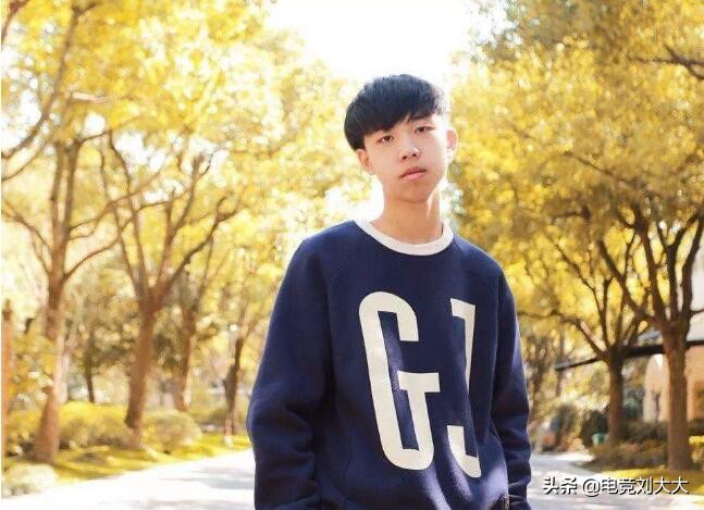 绝地求生三大幻神凉了俩,4am战队的龙太子瑟瑟发抖