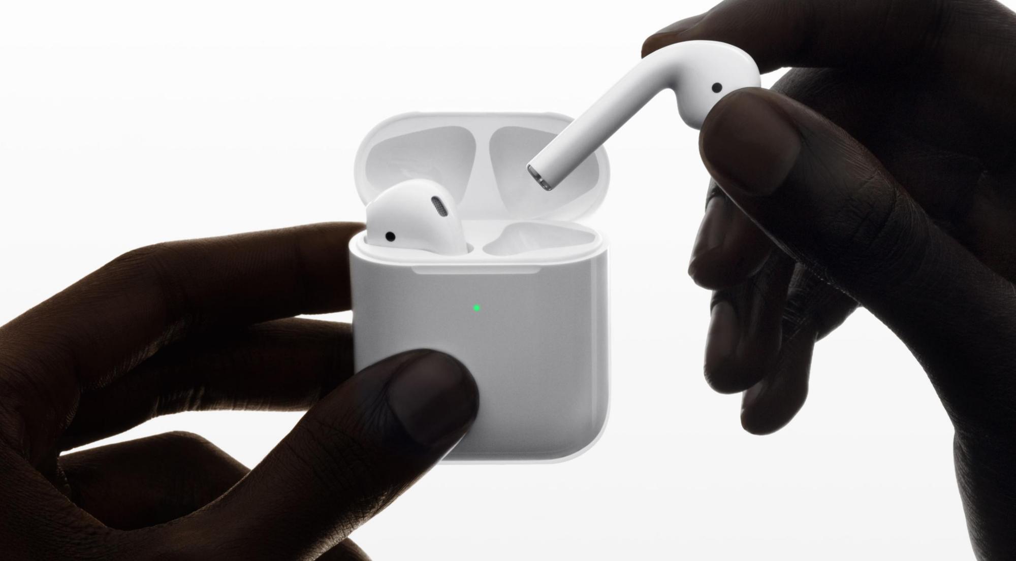 女子网购山寨AirPods，到货后快疯了，尺寸比她的脑袋还大！