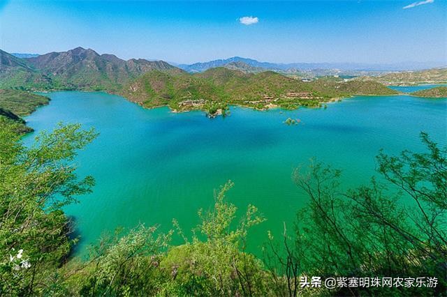 全靠8根钢柱支撑的玻璃栈道你敢挑战吗？保定狼牙山泽疆公寓酒店