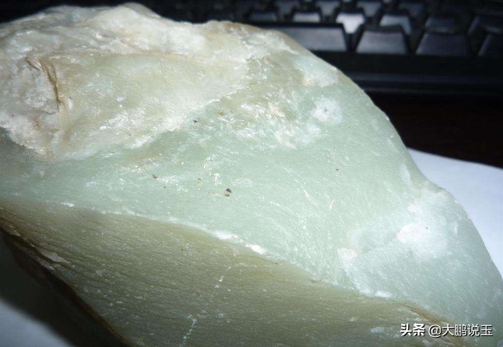 非专业人士怎样区分岫玉和和田玉,岫玉和和田玉的区别价格哪个更高