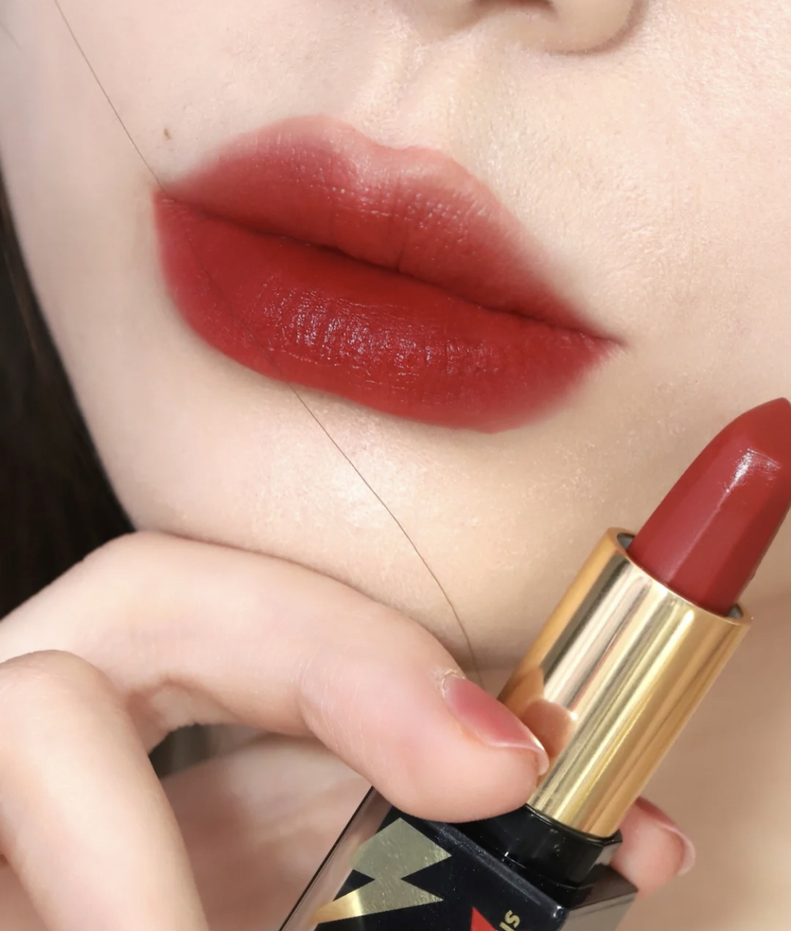 一看就很有钱的女人，都喜欢买这几支口红，涂着显白又很有品味