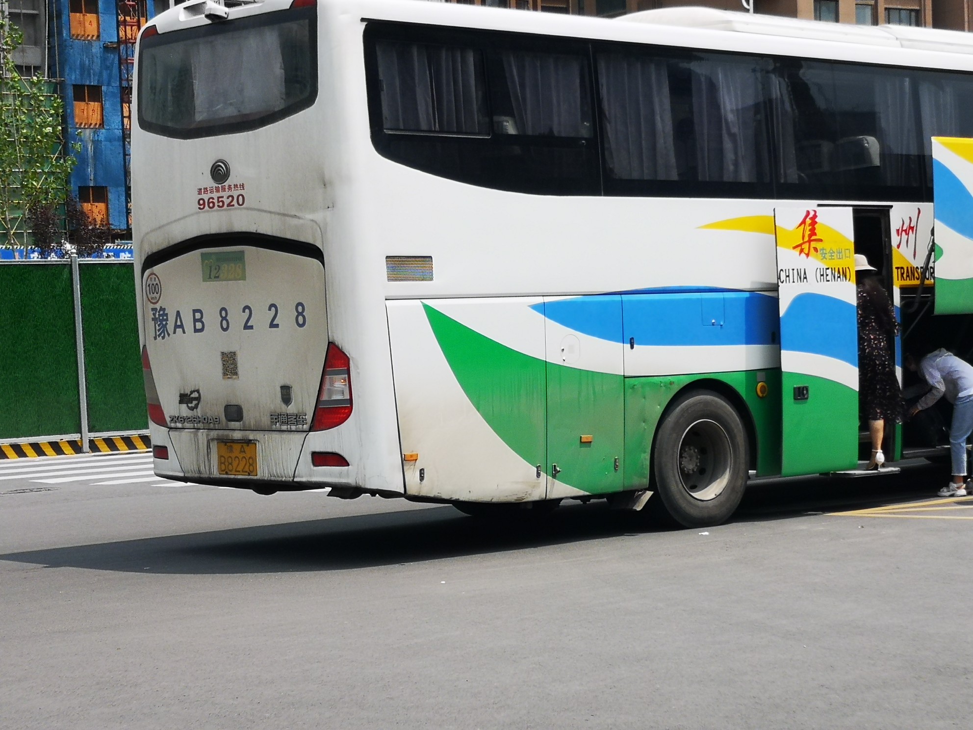 暗访郑州客运站,都市报道郑州大巴车站外揽客