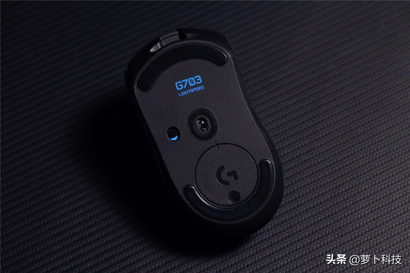 罗技g703无线鼠标评测,罗技g703鼠标底部透镜