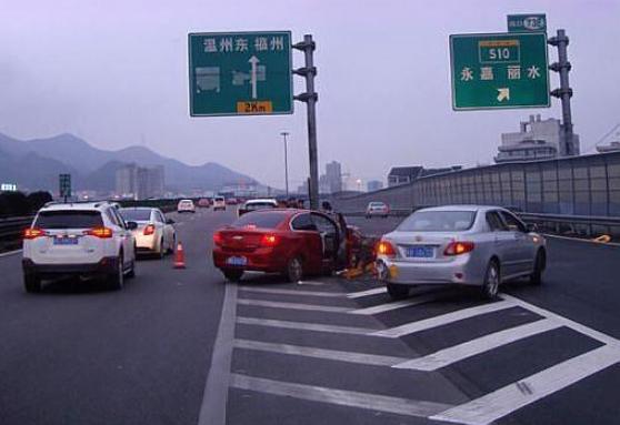 上高速走错了路口怎么补救,上高速不小心走错逆向车道怎么办