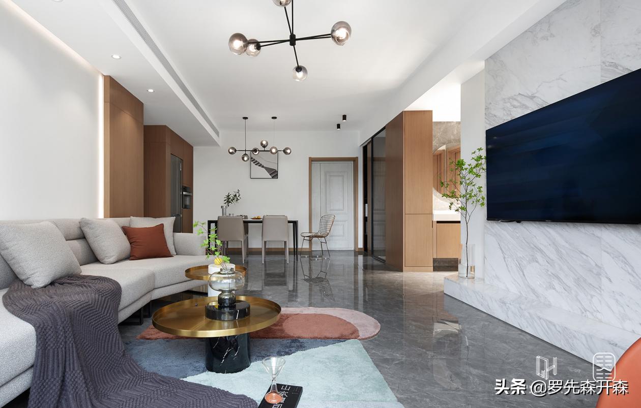 抛弃华丽的套路，以极简的走心唤醒柔情