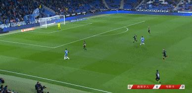 武磊射门失误的视频,武磊为铲射破门狠狠撞上门柱