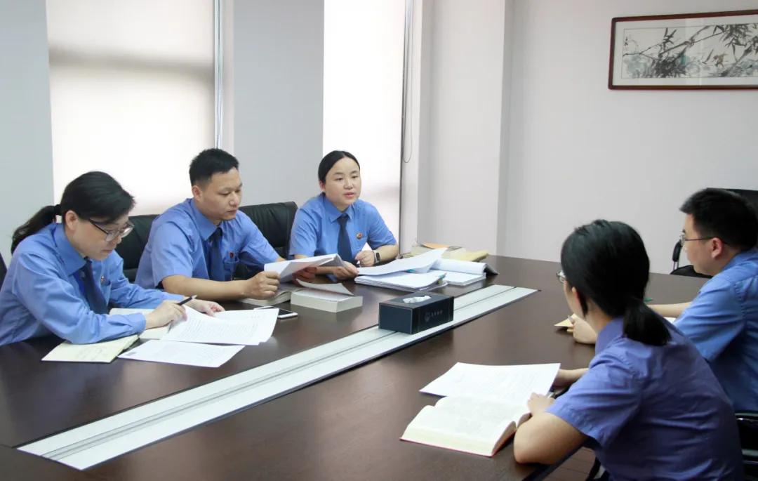 沉迷炒股屡次挪用1239余万,财迷心窍挪用公款炒股