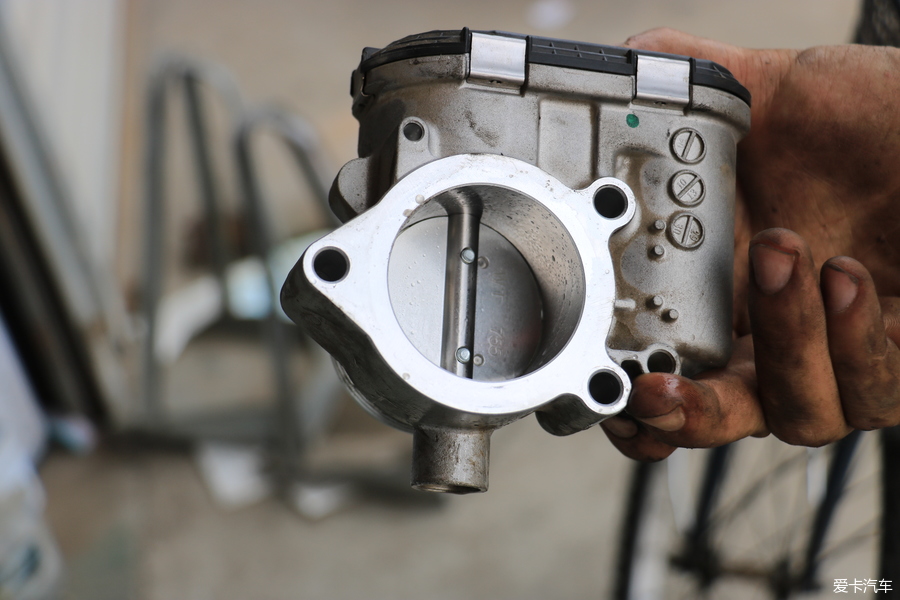 汽车5万km左右需要更换哪些零件,30万公里的车应该换哪些零部件