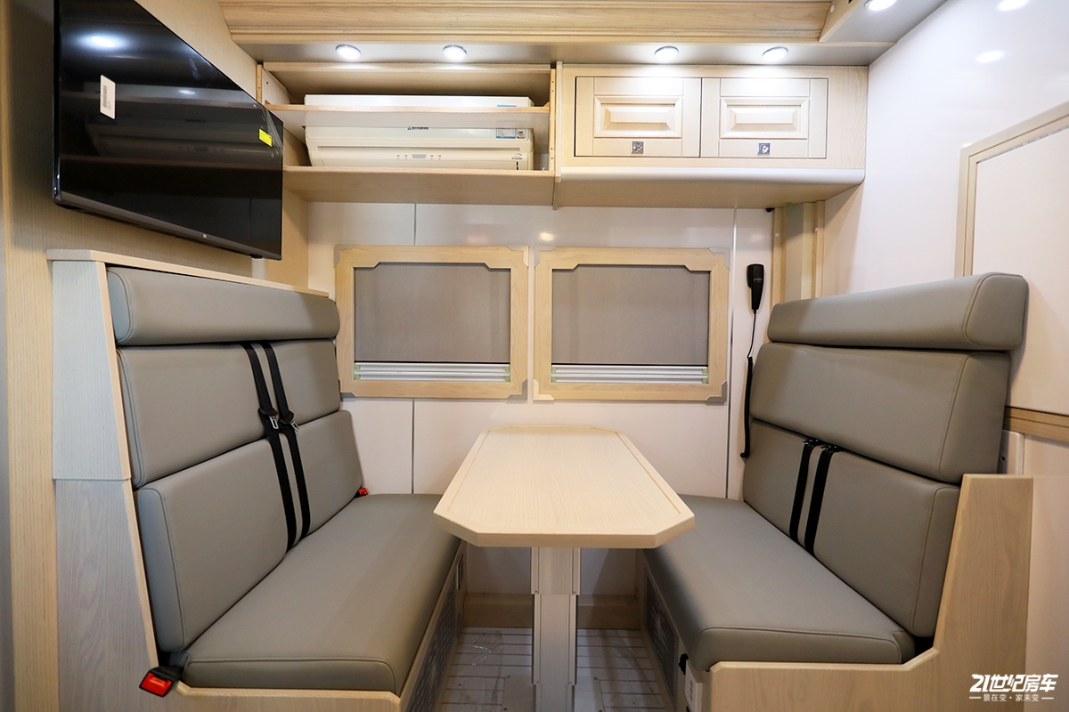 中国创新型的中国重汽越野房车,重汽轻卡四驱房车