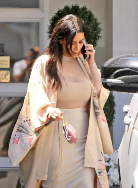 令女人嫉妒、让男人羡慕的金卡戴珊哪里只是丰乳肥臀？