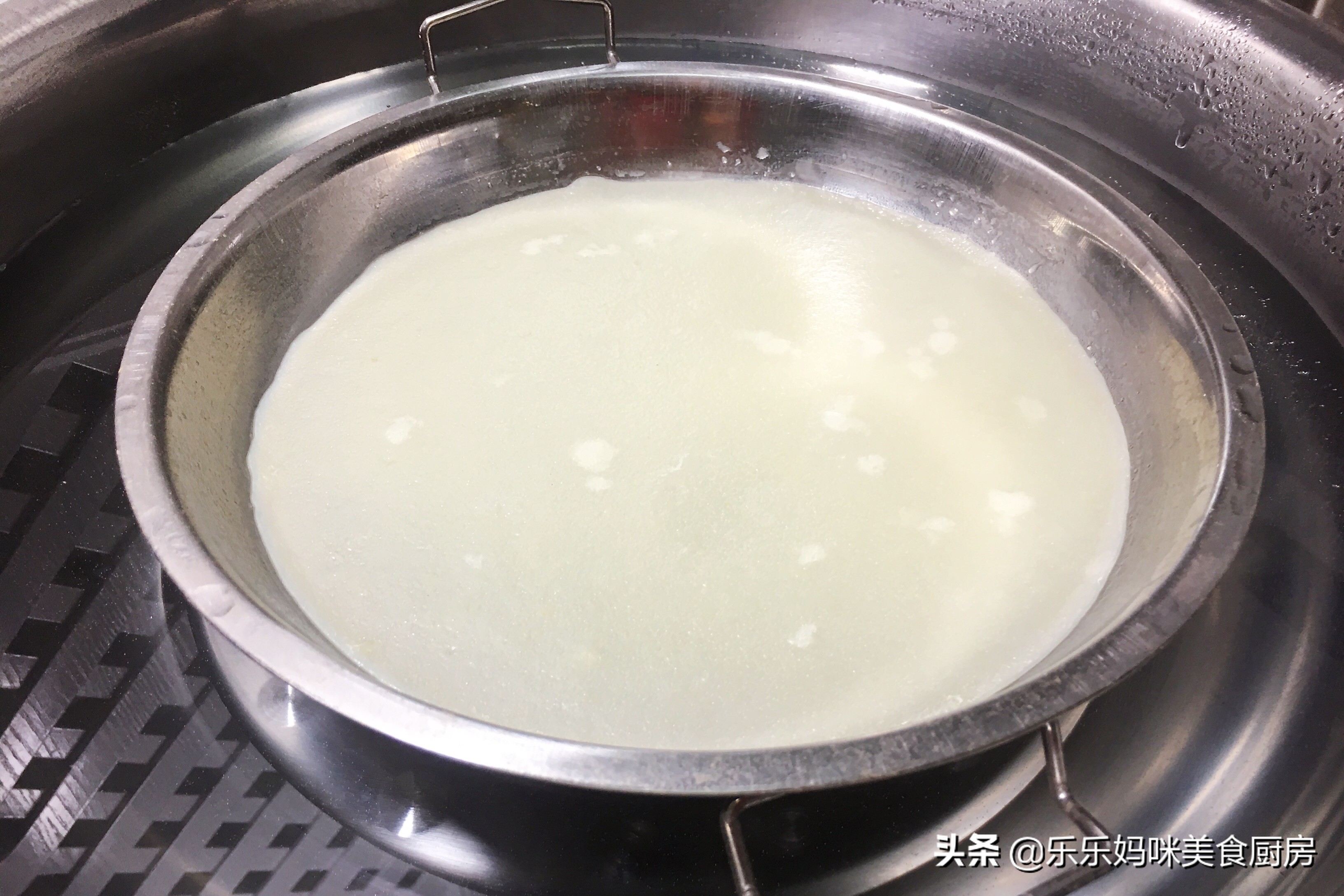 在家蒸凉皮揭不下来怎么回事,为什么自己蒸凉皮会开裂