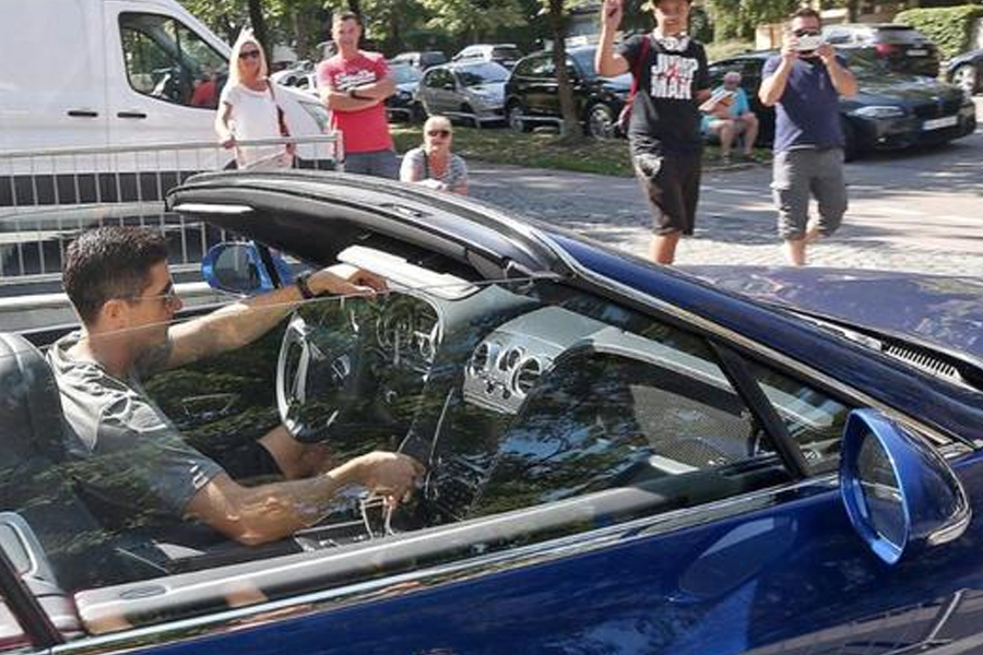 c罗一亿元买车,盘点c罗的豪华超跑