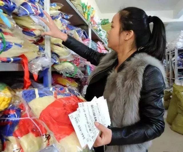 英雄莫问出处！他带领全村搞电商一年卖4个亿，马云都给他点赞