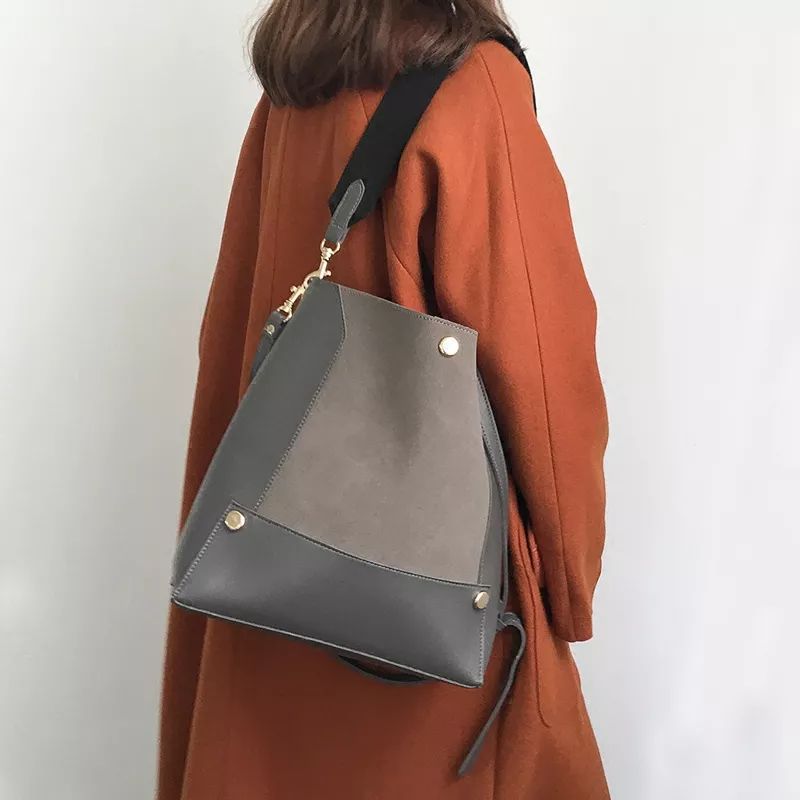 淘宝店铺包包200元,淘宝小ck包100多是正品吗