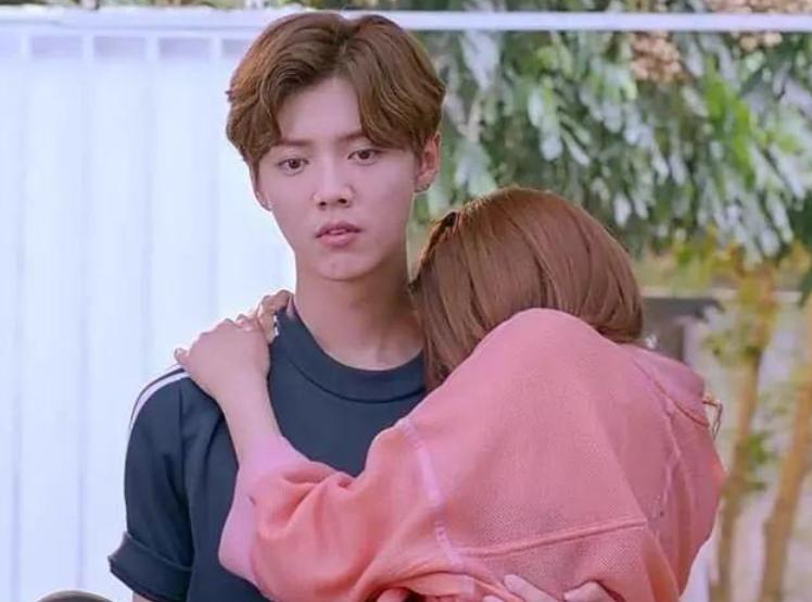 杨幂与杨紫的采访节目,微博之夜杨幂和杨紫在聊什么