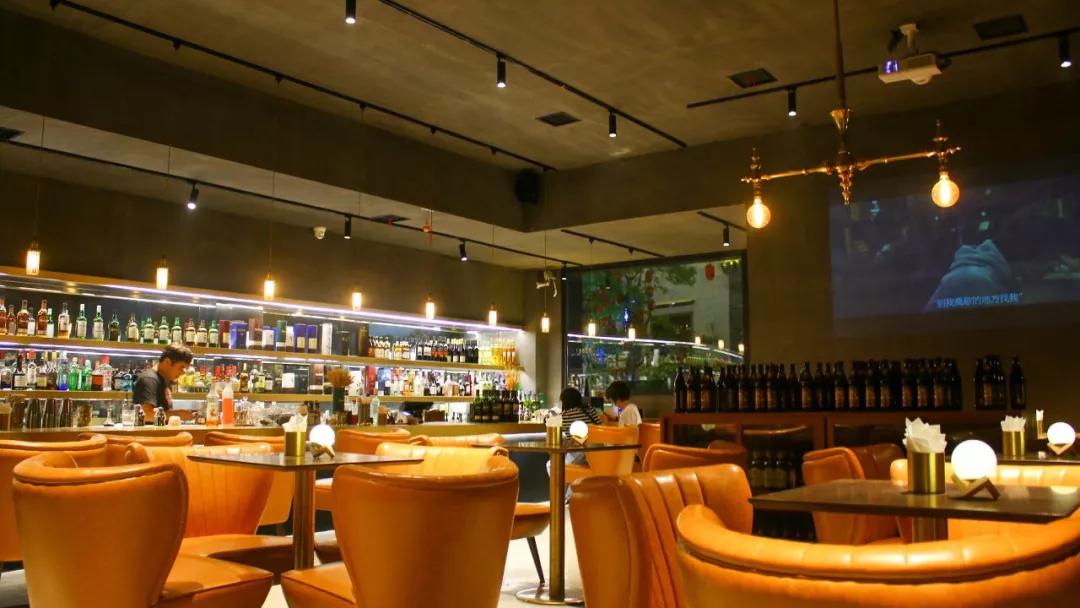 别宅家！来灵山工匠小镇祉遇酒吧看欧洲杯