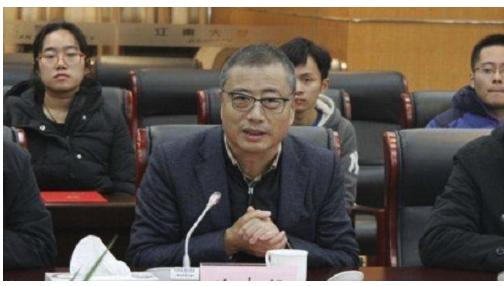 他靠卖小吃摊成了亿万富翁,靠卖干果炒货起家的富豪