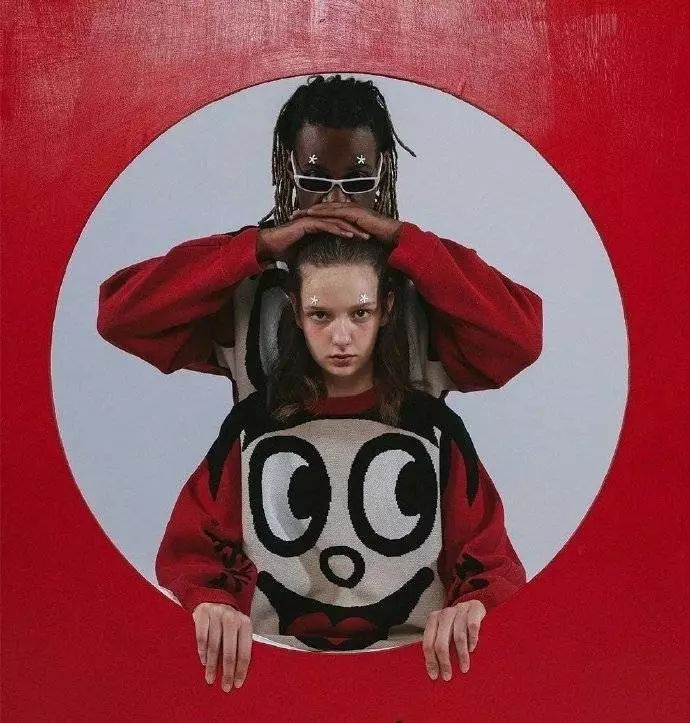 今年秋冬流行红色什么款式,红色单品春节如何穿出惊艳感