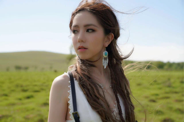 关于邓紫棋的光年之外,邓紫棋携光年之外打脸