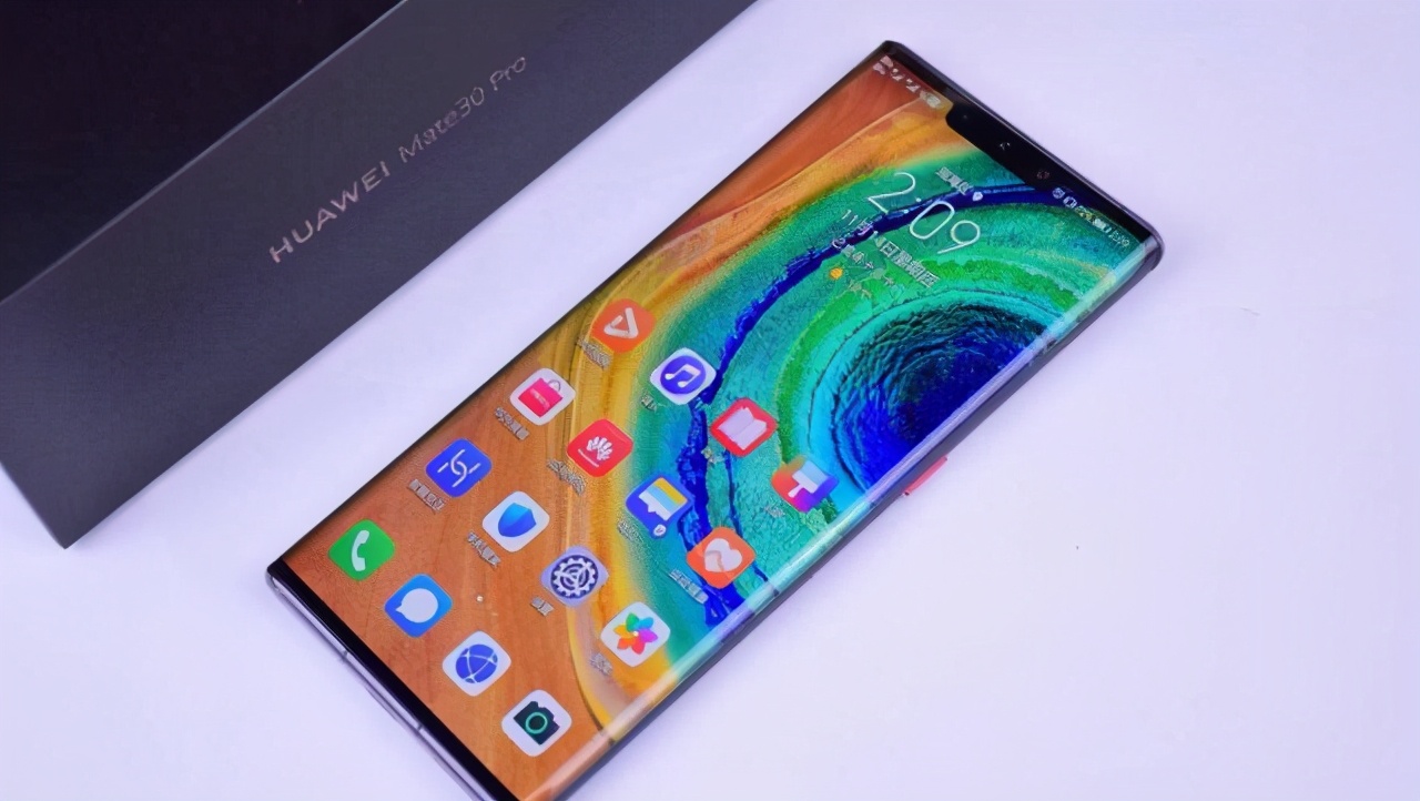 华为获赔106万！制造假屏幕者遭起诉，两年获利28万