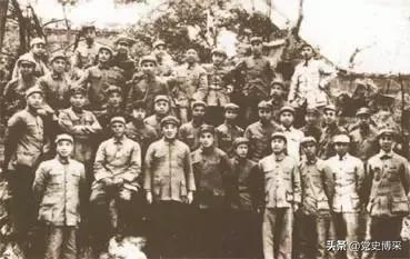 荣获三枚一级勋章的开国中将，第二炮兵首任政委，毛主席夸他是个好同志