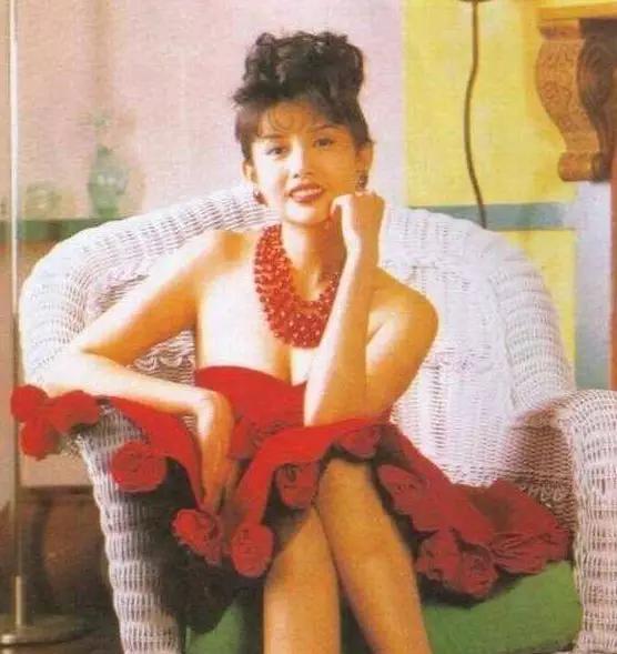 *子楣叶**：不脱衣服拍三级，还为此损失一千万？为何还被人骂不要脸