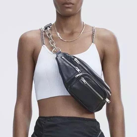 prada包包哪款最火,prada2019年都发布了几款包